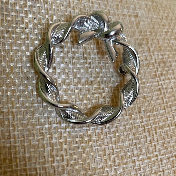 Elegant Silver and Gold Bracelet and silver bow brooch - Picture 6 of 9